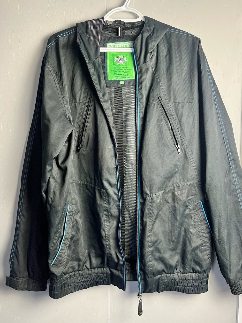 Point Zero, Black and Navy, Windbreaker Jacket. Size Medium